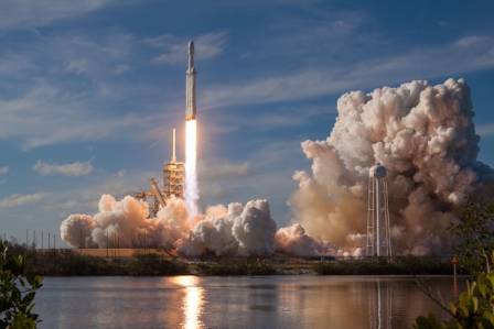 Spaceships and Rockets