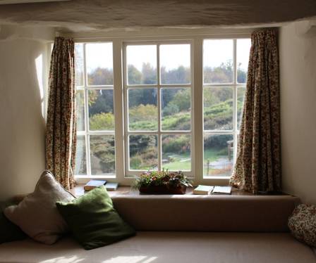 10 Modern Window Seat Ideas